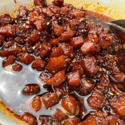 贵州特色脆哨油辣椒猪肉干煸肉丝油泼辣子下饭菜