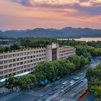 移动端:杭州索菲特西湖大酒店1晚+欢迎水果+行政礼遇-自助下午茶+双人HappyHour欢乐时光酒水小食