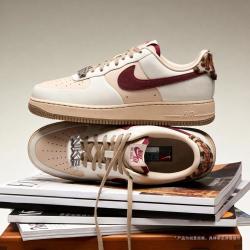 NIKE AIR FORCE 1 '07 女款休闲鞋
