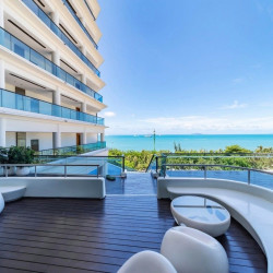 三亚洛克铂金海景酒店2晚+旅拍+海棠湾免税店巴士+迷你吧饮品+3888元代金券cnsc国药中服免税+cnsc国药中...