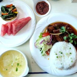 维景酒店 牛腩盖烧饭单人晚餐
