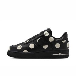 NIKE AIR FORCE 1 女款休闲运动鞋 IR8647-001