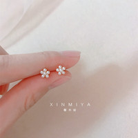 花饰庄园 S925银针小巧精致百搭珍珠花朵耳钉女睡觉免摘耳夹气质耳饰 花朵珍珠耳钉(黄金色)