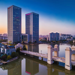 天津梅江中心皇冠假日酒店2晚