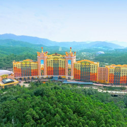 清远长隆长颈鹿城堡酒店1晚+长隆三人动物大越野(须自备车辆)+三人两天森林王国门票+三人2天无限畅玩森林温泉乐园+...