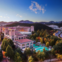 天津京蓟圣光温泉度假酒店1晚+儿童乐园+2大1小温泉(1.4M以下)