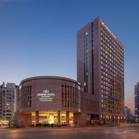移动端:天津滨海皇冠假日酒店1晚+悦香阁中餐厅及大堂吧餐饮折扣8折+极地水乐园门票3张