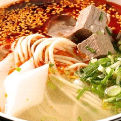 纯汤牛肉面+卤鸡蛋