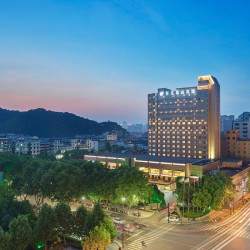 杭州开元萧山宾馆1晚+停车+健身房+乒乓球室+自助洗衣房+湘湖游船票2张