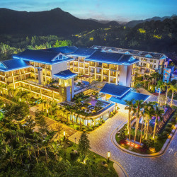 三亚亚龙湾99号套房度假酒店2晚+亚龙湾沙滩观光车往返接送+粉色沙滩乐园打卡+每日亲子活动+迎宾路海旅免税店158...