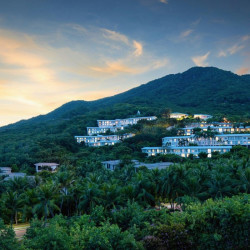 南山休闲会馆海景酒店1晚+接送至景区接待门岗/南山北站+酒店接驳车（接送酒店至海上观音六根经幢）+非遗项目体验+双...