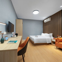 深圳悦巢HOTEL（体育中心八卦岭地铁站店）1晚