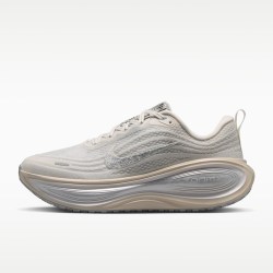 NIKE 滔搏NIKE耐克女子VOMERO PLUS SE运动休闲训练跑步鞋IM8331-001