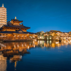 濮院时尚古镇梅尚度假酒店1晚+濮院时尚古镇门票4张+梅尚康乐中心体验（无限次）+住宿期间无限次出入景区+行李托运+...