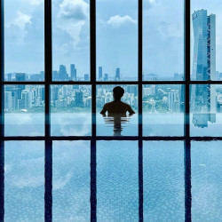 深圳深铁皇冠假日酒店1晚+限量泰迪熊一只+行政礼遇+健身中心、高空泳池体验