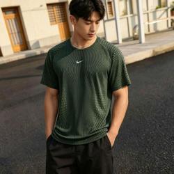 NIKE 男款圆领户外健身透气跑步上衣运动休闲短袖T恤