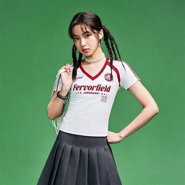 安踏 足球风美式插肩v领短袖t恤速干T女夏季修身显瘦小蛮腰针织衫