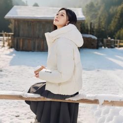 坦博尔 冬季新款羽绒服女短款连帽加厚保暖外套休闲百搭时尚面包服