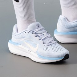 NIKE Winflo 11 公路跑鞋