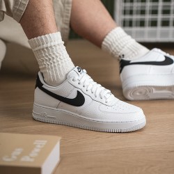 NIKE AIR FORCE 1 男款透气休闲板鞋