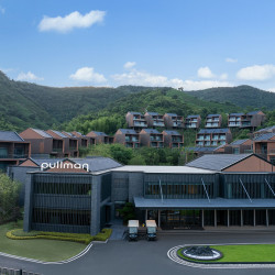 湖州莫干山雅高铂尔曼酒店2晚+精选双人午/晚餐（二选一）+植物拓印/手工漆扇(活动二选一)+免費旅拍体验一次(赠送...