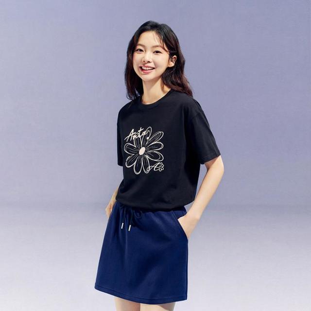 安踏 冷萃T多彩小花短袖女夏季T恤简约休闲学生百搭显瘦宽松运动上衣
