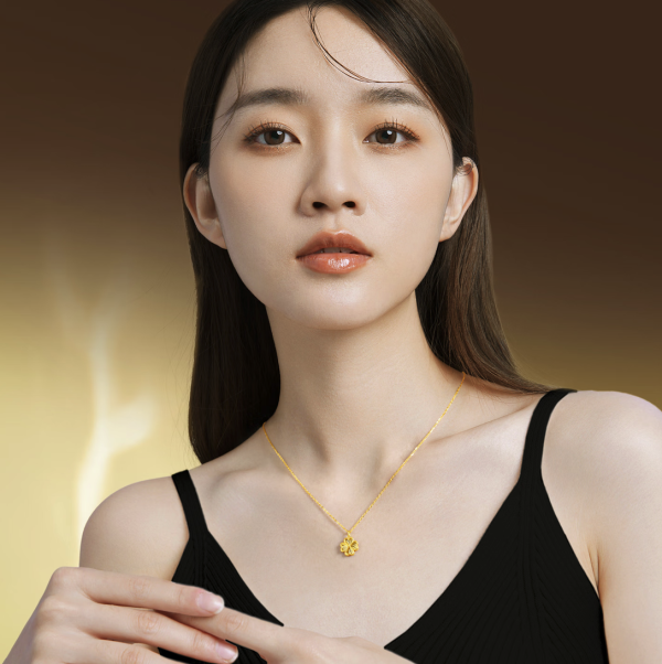周六福 四叶草黄金项链 足金吊坠 计价A0615180 约2.86g