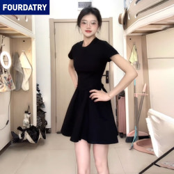 FOURDATRY 黑色鱼骨连衣裙掐腰小黑裙2026夏季穿搭收腰显