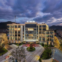 宁波溪上桃源大酒店（蒋氏故居店）1晚+溪口景区统票2张+健身房使用权益+儿童乐园