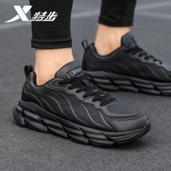 特步 男款跑步鞋