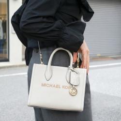 MICHAEL KORS MIRELLA  日常轻便百搭小号皮质斜挎包单肩包