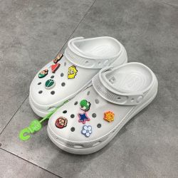 crocs 洞洞鞋男女款泡芙沙滩厚底增高包头拖凉鞋207521-1NK