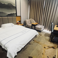 弘发楚韵大酒店（金苑大厦店）1晚+巫峡口景区门票+索道往返+玻璃栈道+长江