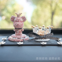 大头熊暴力熊汽车摆件皇冠装饰简约中控台车载香薰摆件内饰用品