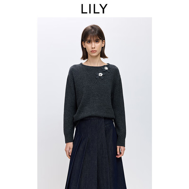 今日必买：LILY 2026春新款女装含羊毛一字领撞色立体花朵宽松套头针织衫毛衣 501灰色 M