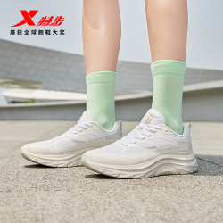 特步 WZ跑步鞋女运动鞋夏季新款防滑舒适女跑鞋户外通勤运动休闲鞋 帆白/白沙灰 38