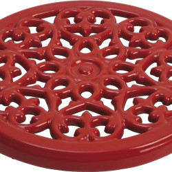 Staub 珐宝 铸铁锅垫 23cm，百合花纹，18.5 x 18.5 x 2.9cm，樱桃红色