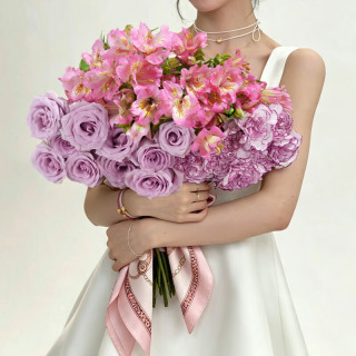 七夕好礼、今日必买：京东鲜花 玫瑰10枝+随机色康乃馨10枝+六初花10枝 共30支鲜花 节日礼物