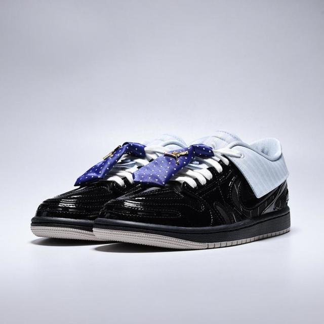 AIR JORDAN 1 女子板鞋