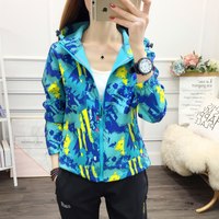 佳宝莉源 秋冬季户外加绒软壳衣女加绒保暖防风防水连帽迷彩运动女士冲锋衣