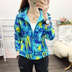 佳宝莉源 秋冬季户外加绒软壳衣女加绒保暖防风防水连帽迷彩运动女士冲锋衣