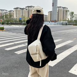 新款胸包韩版休闲包ind日系风运动网红爆款包包