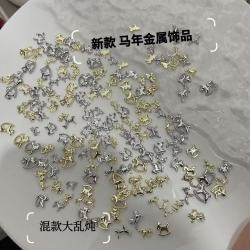 马年新款混装美甲钻2026网红轻奢合金生肖小马金银混色指甲装饰品