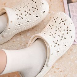 crocs Classic clog 时尚简约舒适外穿透气洞洞鞋男女米色