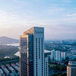南京金茂玄武湖威斯汀大酒店 豪华城景大床房·览魅力山景2晚(可拆分)