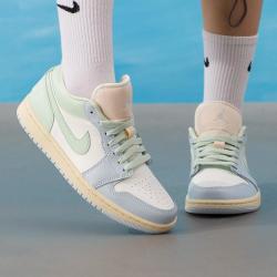 AIR JORDAN Jordan AJ1低帮板鞋女鞋耐磨时尚潮流复古休闲运动鞋户外日常篮球鞋