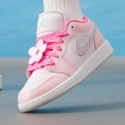 AIR JORDAN Jordan 2026年童鞋AJ 1 LOW SE FEM轻便耐磨日常出行舒适潮流儿童篮球鞋