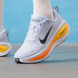 NIKE 2026年Vomero Plus时尚潮流男鞋舒适透气耐磨缓震轻便低帮跑步鞋