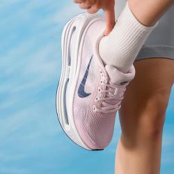 NIKE Vomero Premium简约时尚潮流女鞋舒适低帮鞋运动鞋耐磨轻便跑步鞋