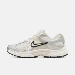 NIKE V5 RNR 2E轻便舒适低帮女子运动休闲鞋